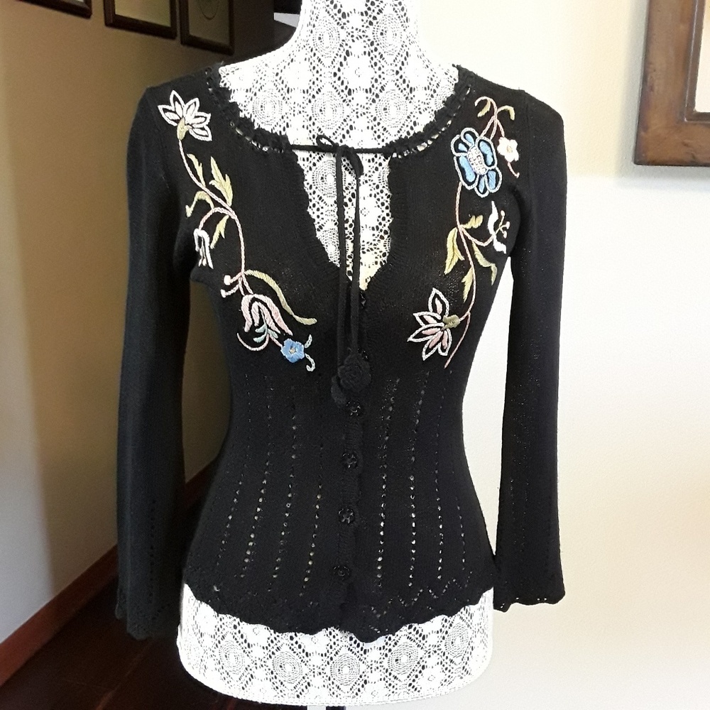 🩷🩷🩷- Nanette Lepore floral Lovesong embroidered cardigan.. RARE find.